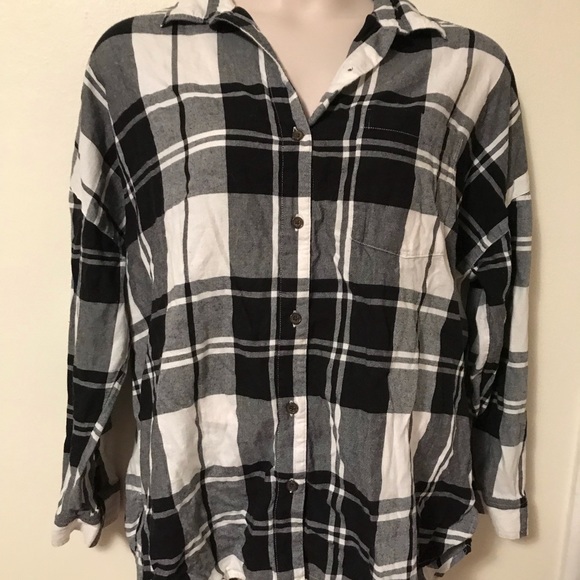 Old Navy Tops - Plaid black button down